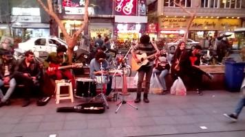 Visit_tehran_streets_live_music | تهرانگردی - گروه موسیقی حرفه ای راک با کمترین امکانات