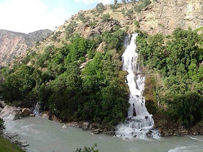 آبشار لندی در استان چهار محال و بختیاری